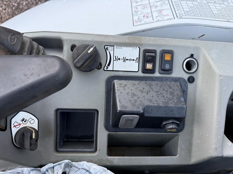 2023-bobcat-e32i-image-24