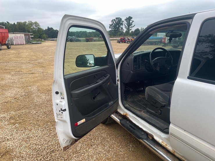 2005-chevrolet-silverado-2500-image-34
