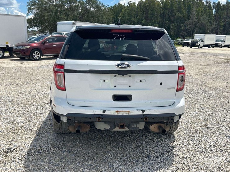2015-ford-explorer-image-24