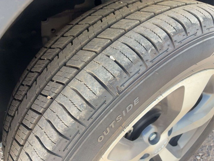 2020-jeep-cherokee-limited-image-28