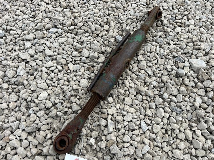john-deere-320-image-1