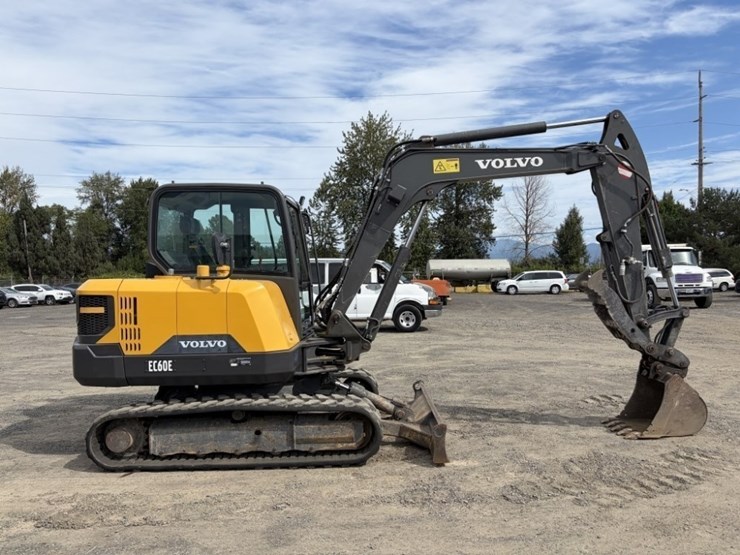 2021-volvo-ec60e-image-3
