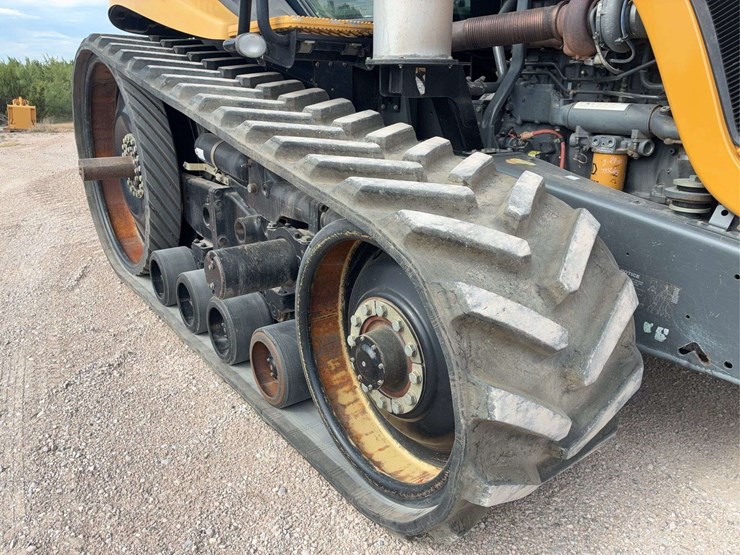 2005-challenger-cat-mt-855-b-belted-tractor-image-9