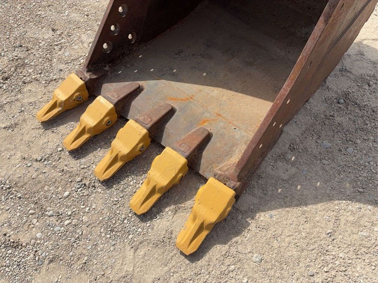 2017-caterpillar-323-image-9