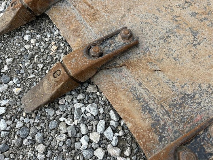 74”-skid-steer-tooth-bucket-image-6