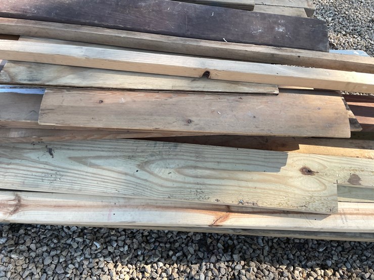 #3869-•-pallet-of-misc.-lumber-image-11
