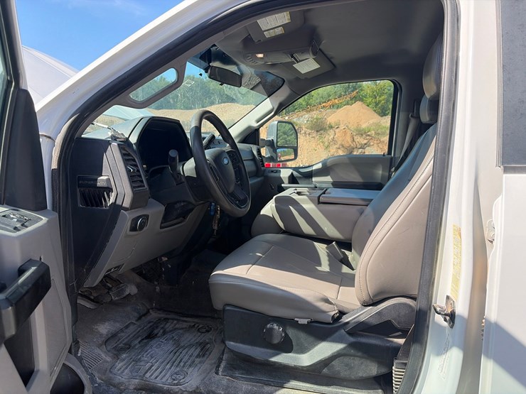 2019-ford-f550-image-42