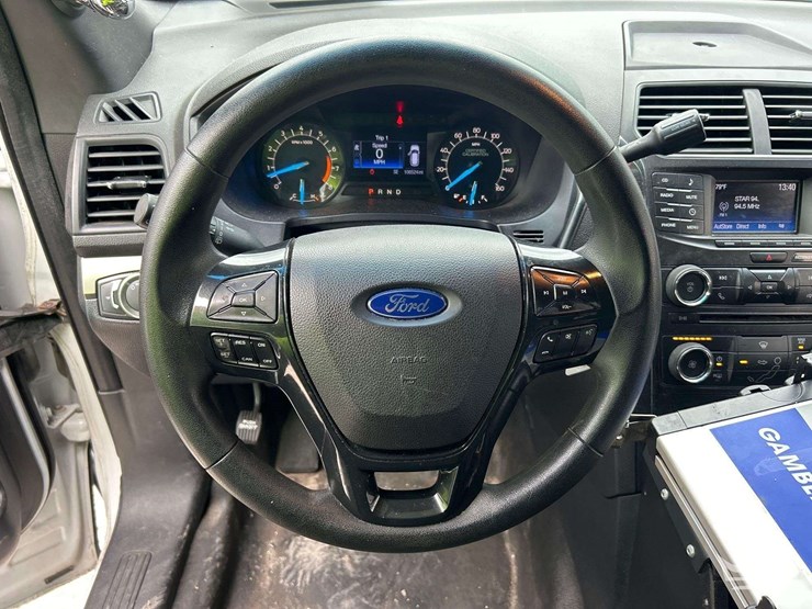 2016-ford-explorer-image-11