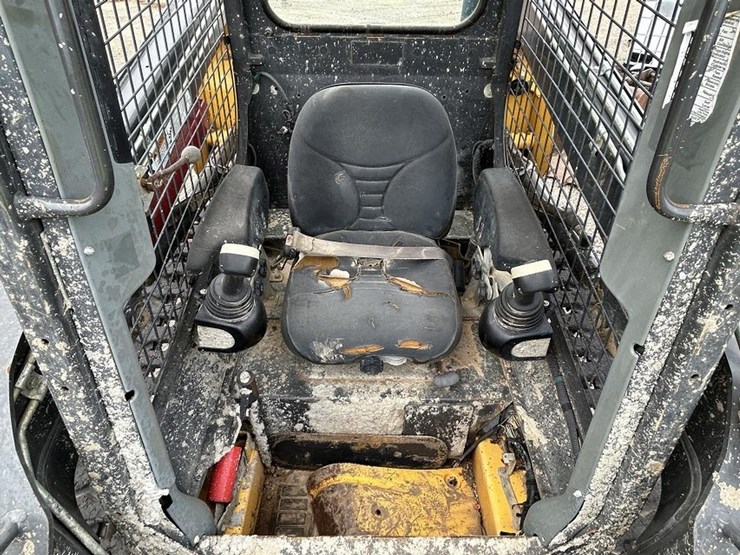 new-holland-c227-image-17