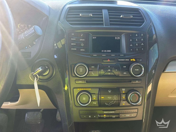 2016-ford-explorer-image-14