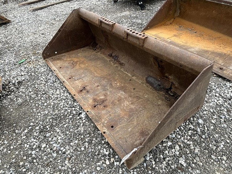 66"-smooth-edge-skid-steer-bucket-image-2