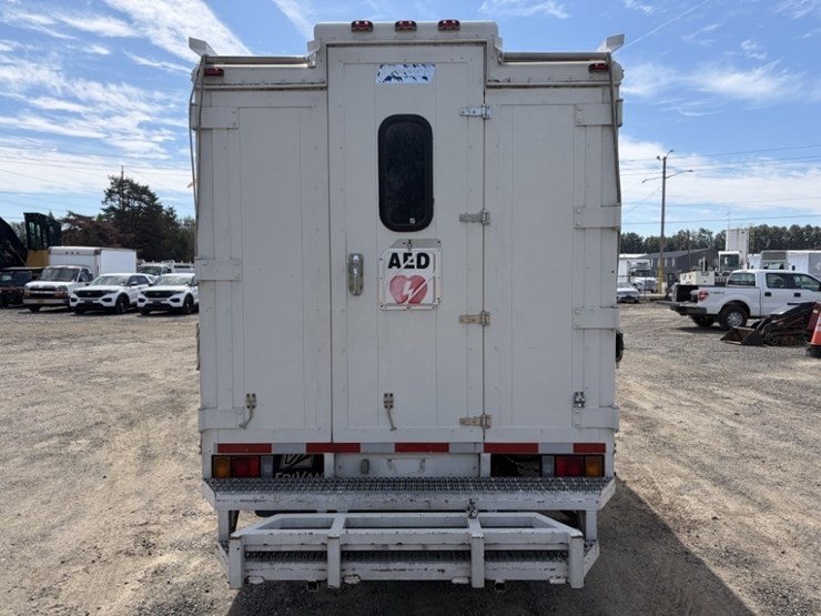 2008-gmc-w5500hd-image-5