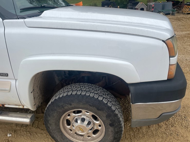 2005-chevrolet-silverado-2500-image-16
