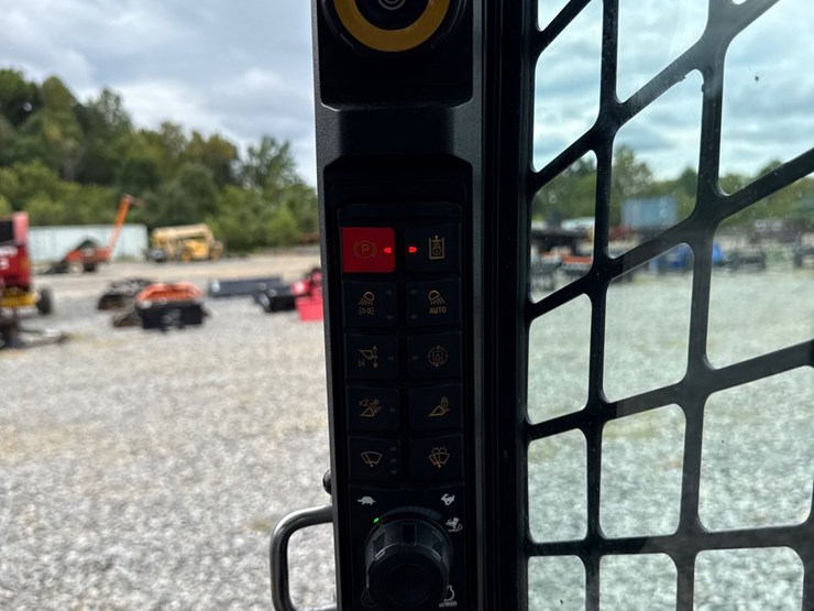 2024-caterpillar-255-image-11