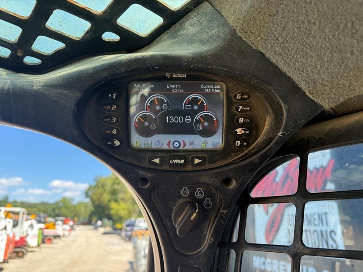 2015-bobcat-t770-image-24