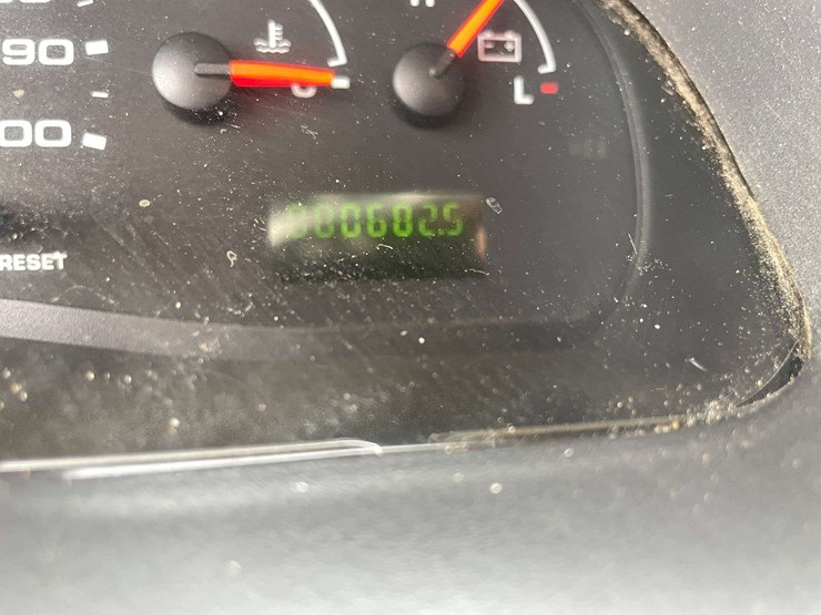 2005-ford-cargo-image-26