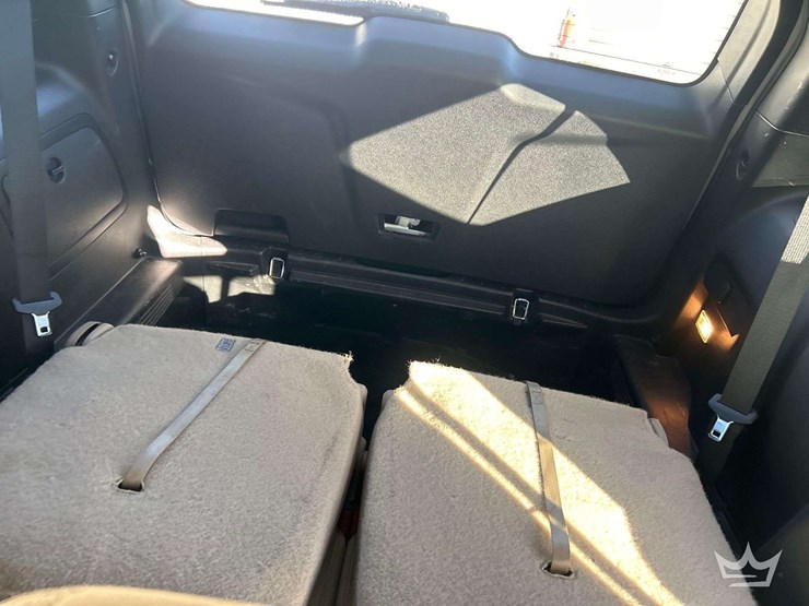 2016-ford-explorer-image-18