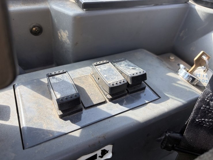 2014-takeuchi-tb235-image-25