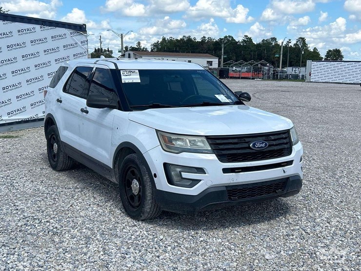 2016-ford-explorer-image-2