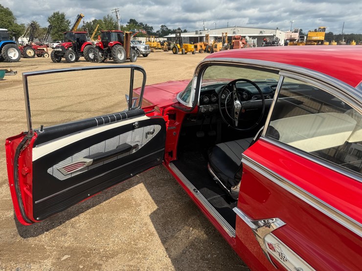 #128-•-1960-chevrolet-impala-2-door-hardtop-–-348-v8-image-65