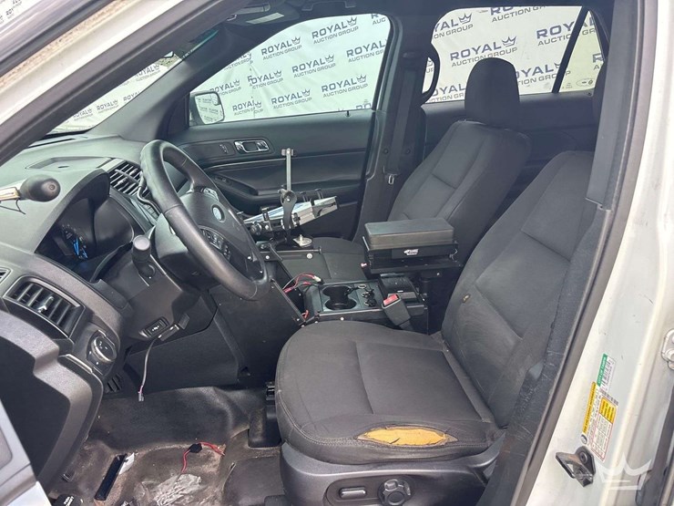 2016-ford-explorer-image-17