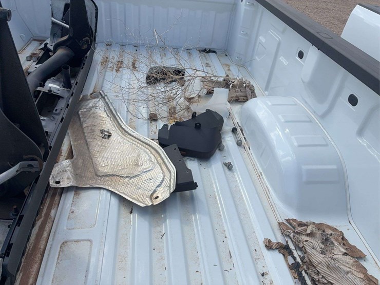 2019-2023-chevy-long-bed-truck-bed-image-12