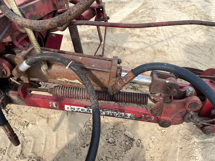 #3846-•-international-sickle-mower-image-12