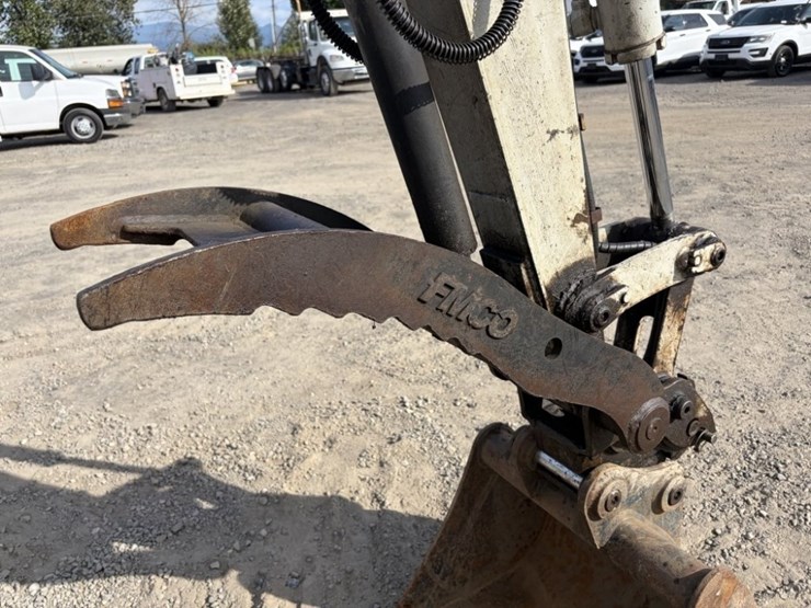 2014-takeuchi-tb235-image-13