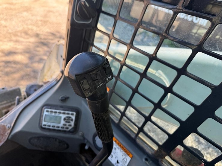 2015-bobcat-t770-image-22