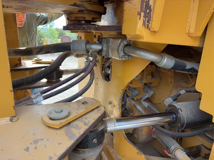 2012-caterpillar-950k-image-32
