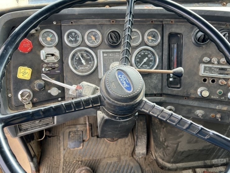 1989-ford-lt9000-image-29