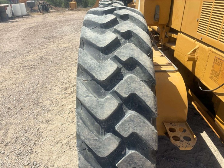 2002-caterpillar-140h-image-51