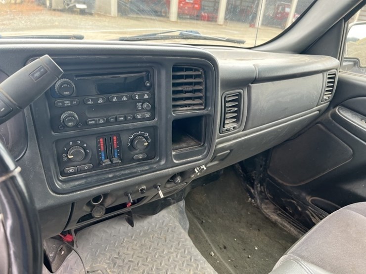 2006-gmc-sierra-2500-image-27