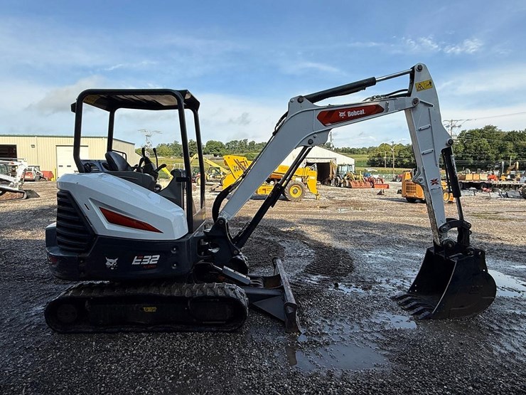 2023-bobcat-e32i-image-5