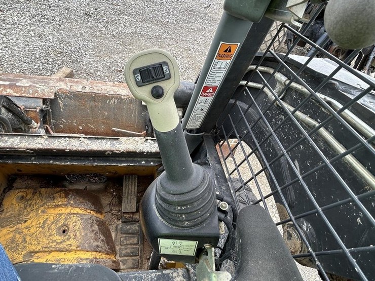 new-holland-c227-image-22