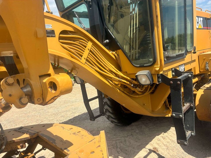 2002-caterpillar-140h-image-13