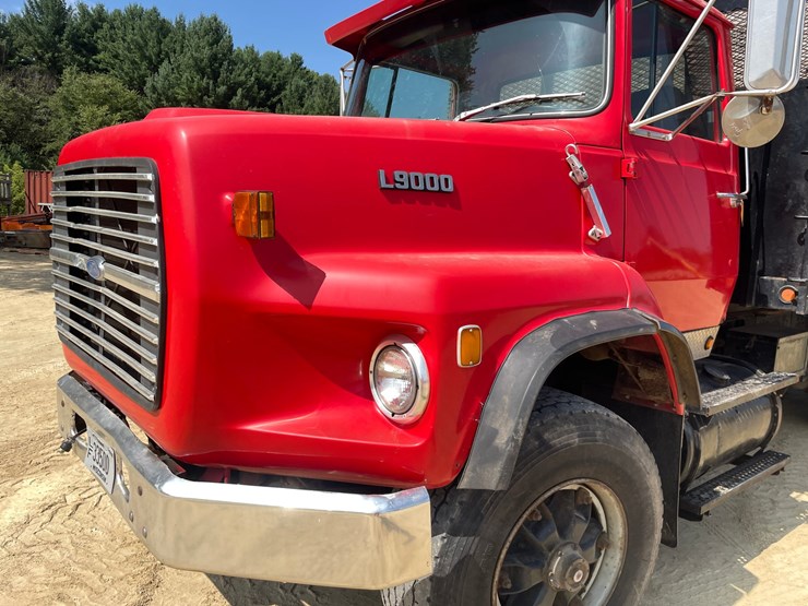 1980-ford-l9000-image-11