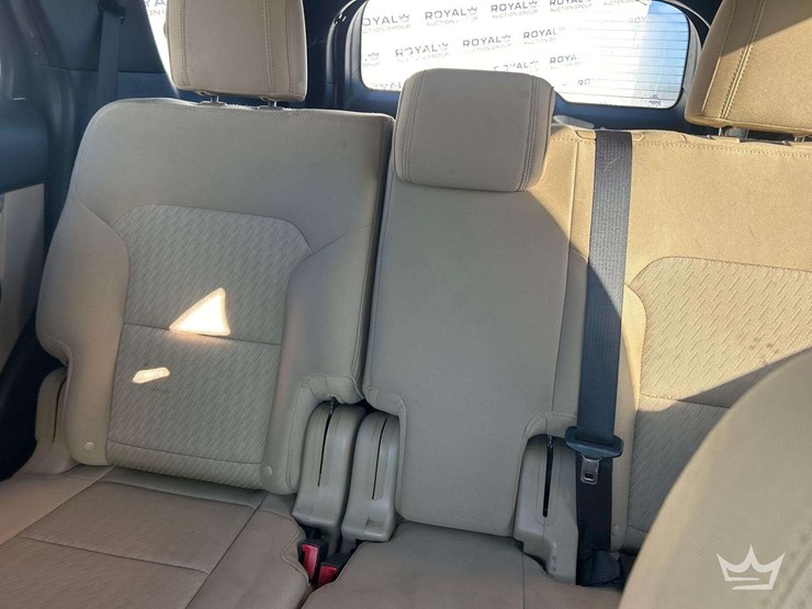 2016-ford-explorer-image-16