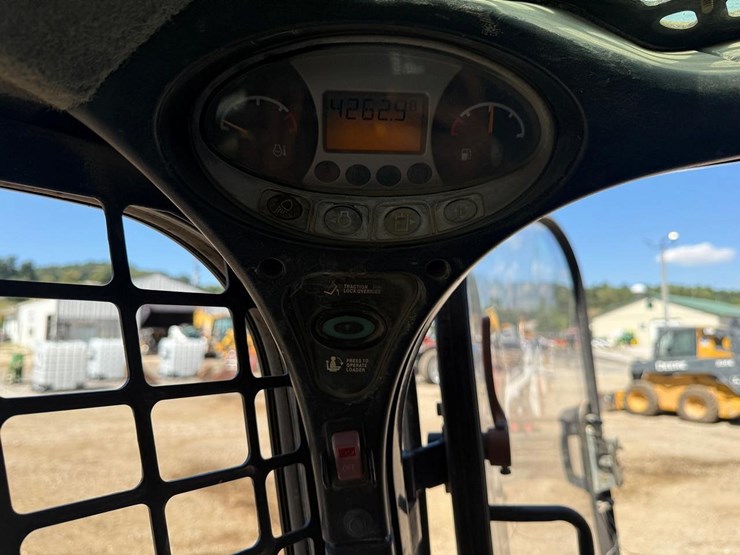 2015-bobcat-t770-image-25