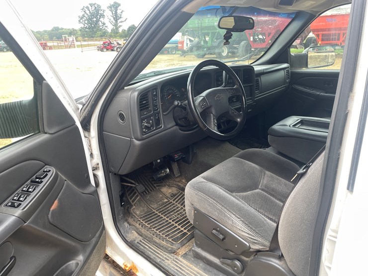 2005-chevrolet-silverado-2500-image-60