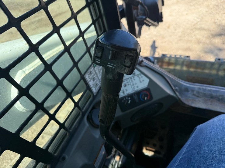 2015-bobcat-t770-image-26