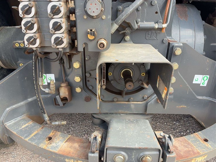 2005-challenger-cat-mt-855-b-belted-tractor-image-14