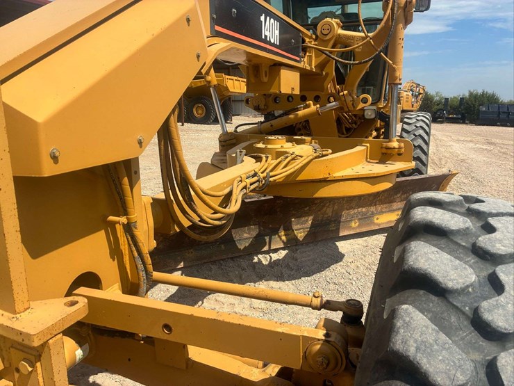 2002-caterpillar-140h-image-10