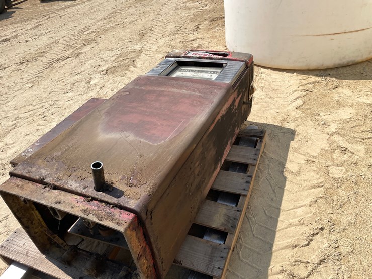 #3843-•-vintage-standard-fuel-pump-image-8