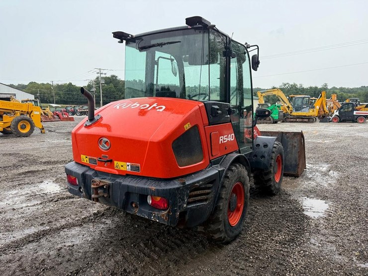 2023-kubota-r540-image-4