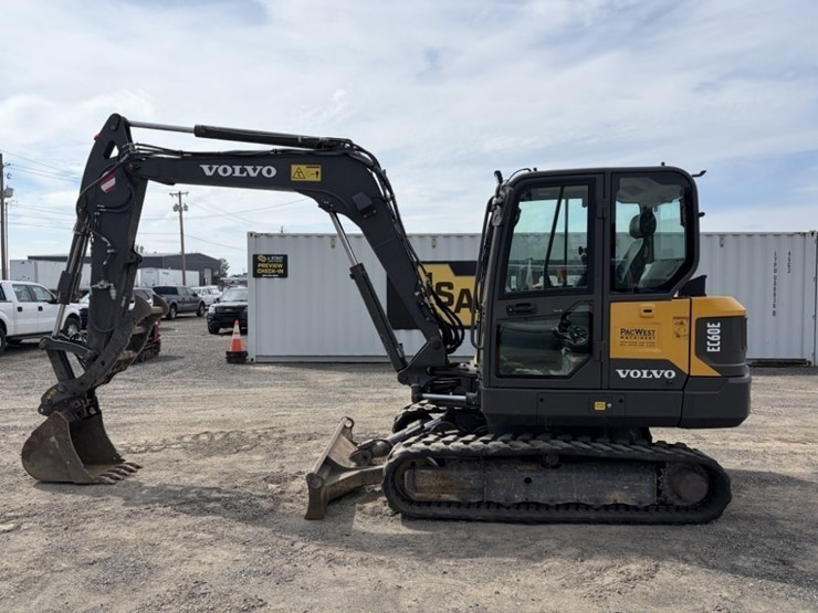 2021-volvo-ec60e-image-7