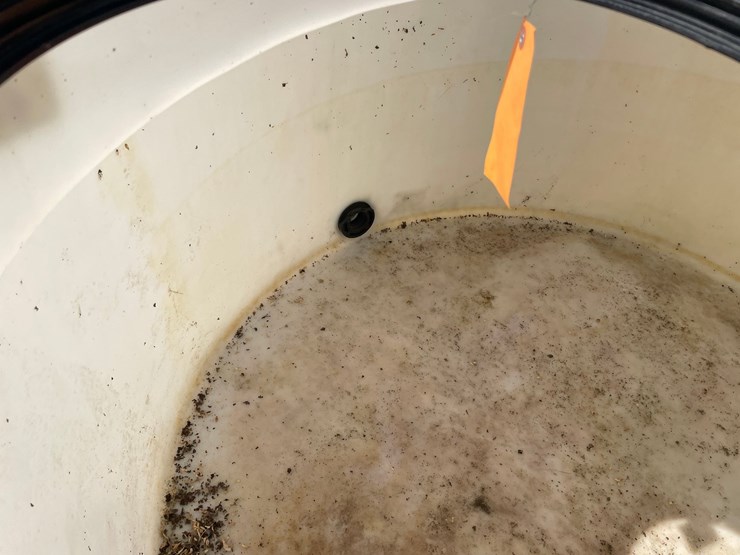 #3842-•-550-gallon-water-tank-image-8