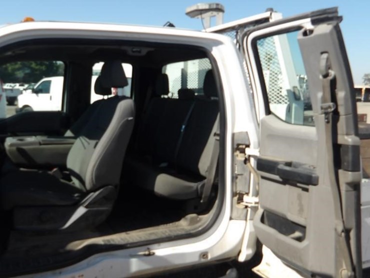 2017-ford-f550-image-14