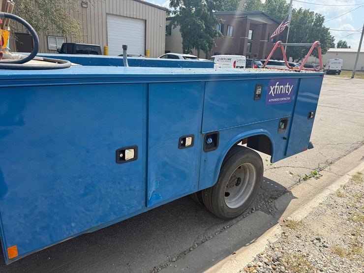 2017-ford-f550-image-19