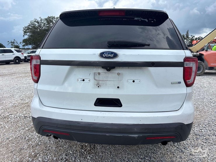 2016-ford-explorer-image-25